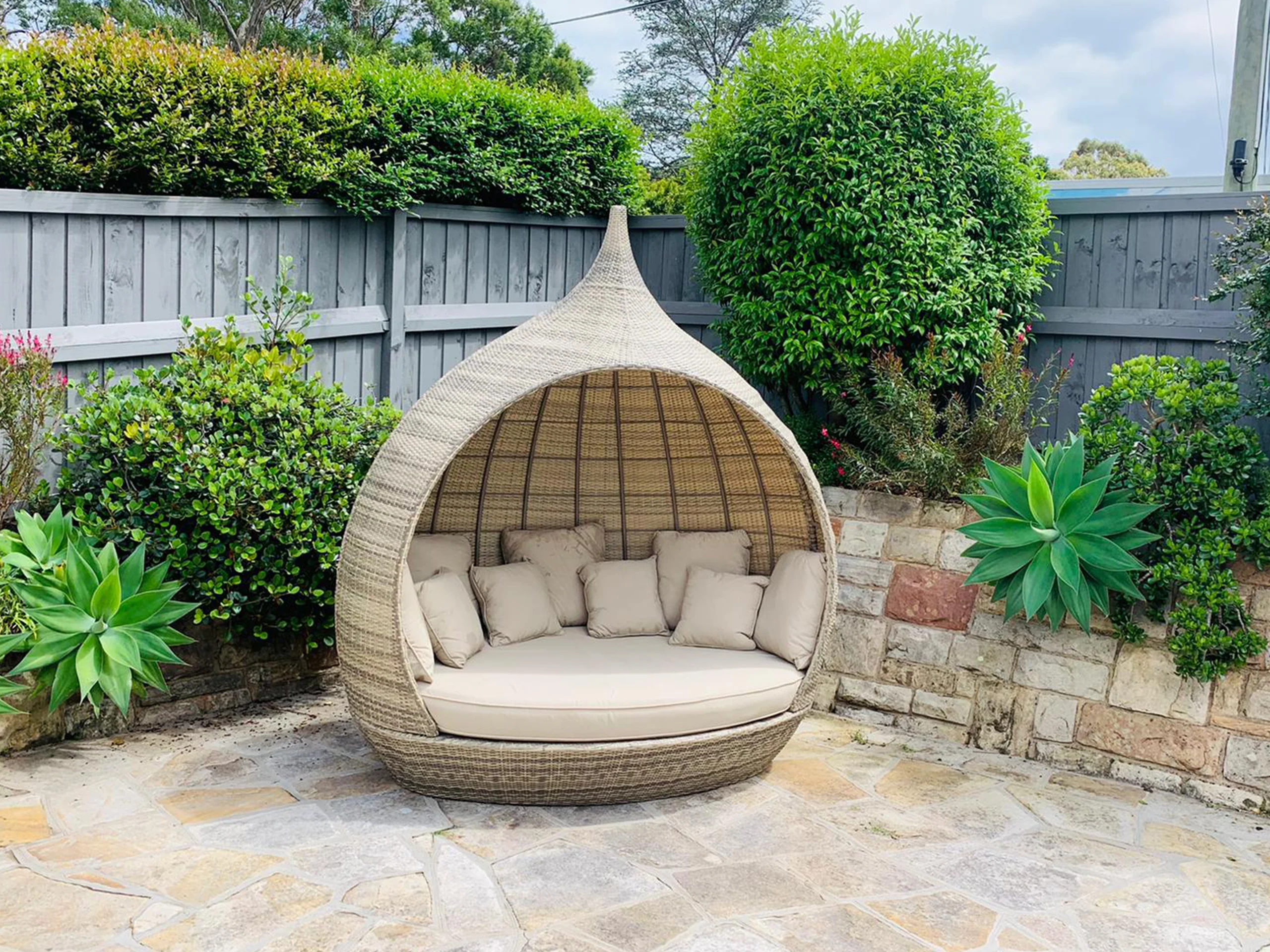 Pagod Relaxing Daybed - Image 3