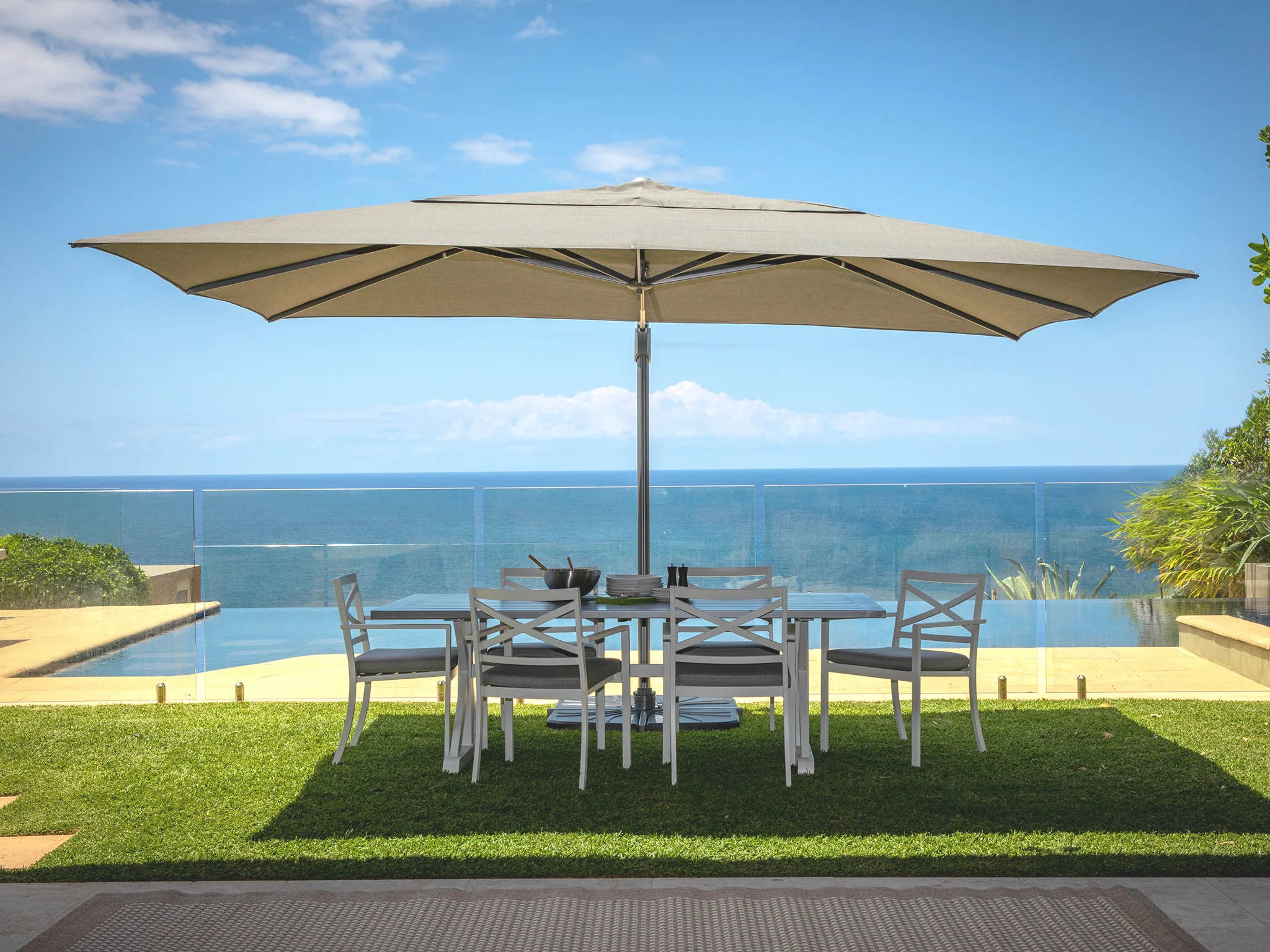 Savannah 300x400cm Rectangle Cantilever Umbrella - Image 4