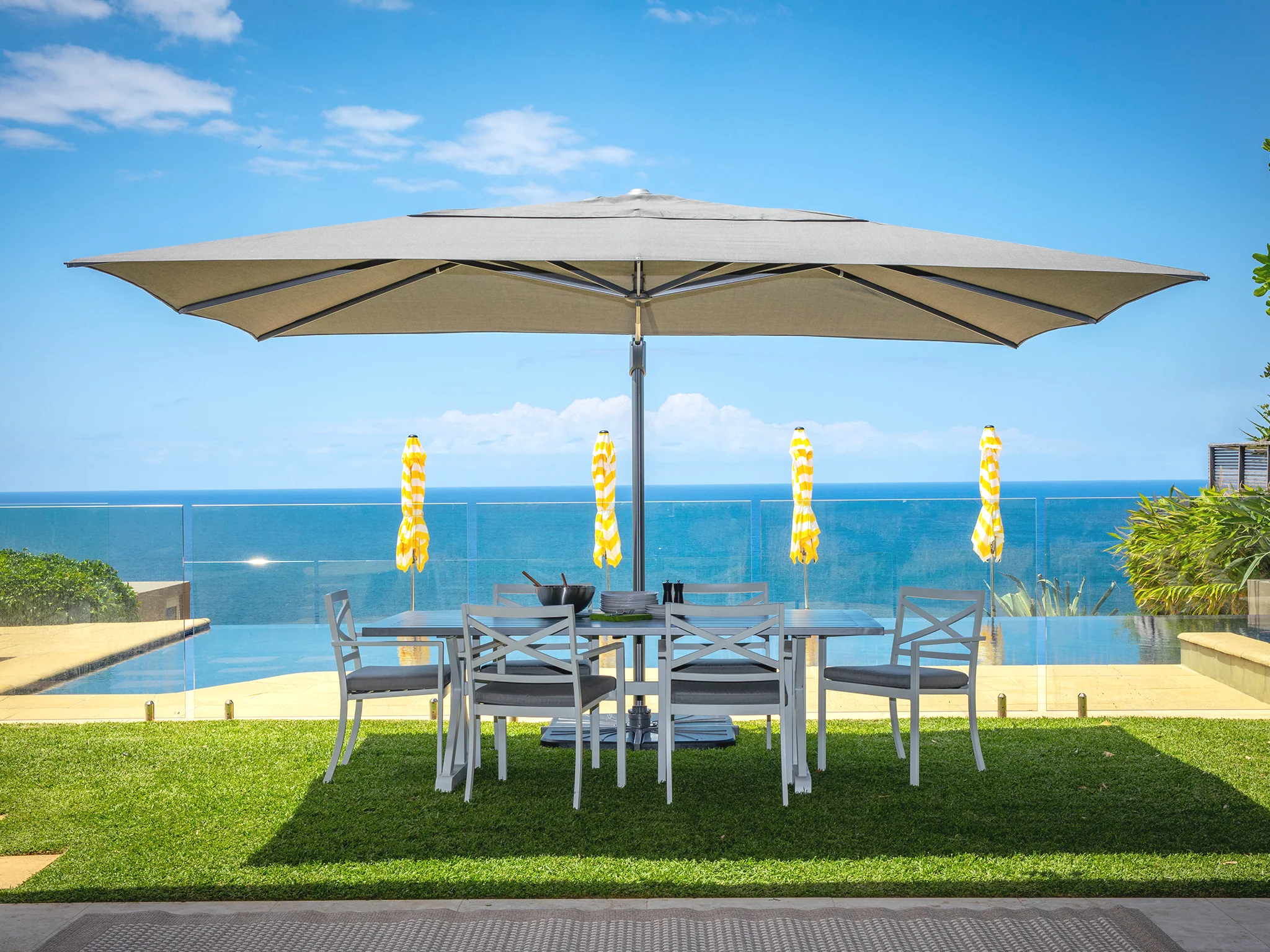 Savannah 300x400cm Rectangle Cantilever Umbrella - Image 7