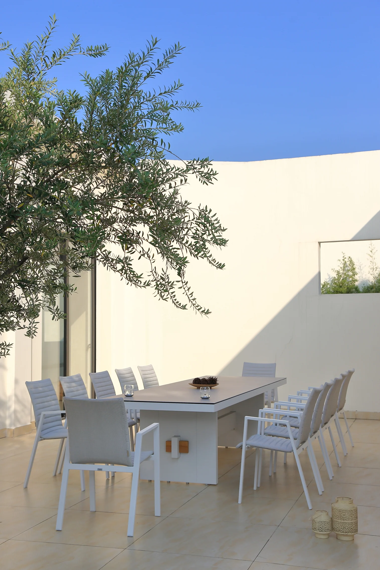 Washington Bridge 240x100cm | Outdoor Dining Table | White Ceramic Glass & Aluminium - Image 5